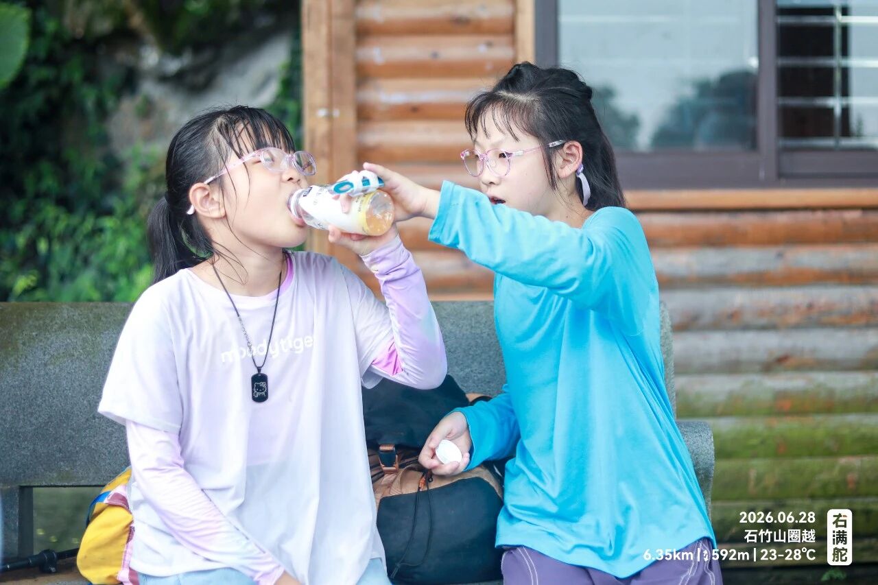 为黑马佛得角的逆袭欢呼,也要警醒单一评价对人才的扼杀 | 右满舵2026年秋季徒步成长课发布 配图18